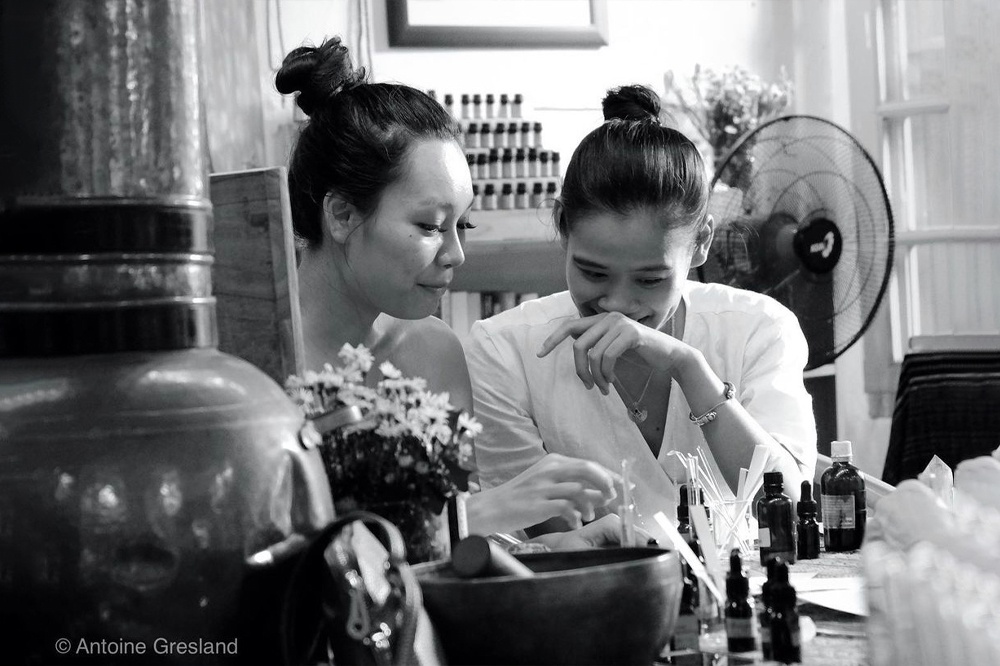 aromatherapy__the_art_of_mixing_your_own_healing
